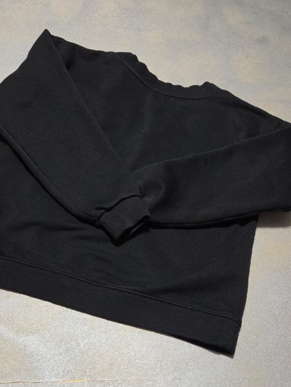 Pact Women's Black V-Neck Sweatshirt Cropped - Picture 8 of 8